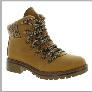 Brand New* Dunes*  Memory Foam Boots